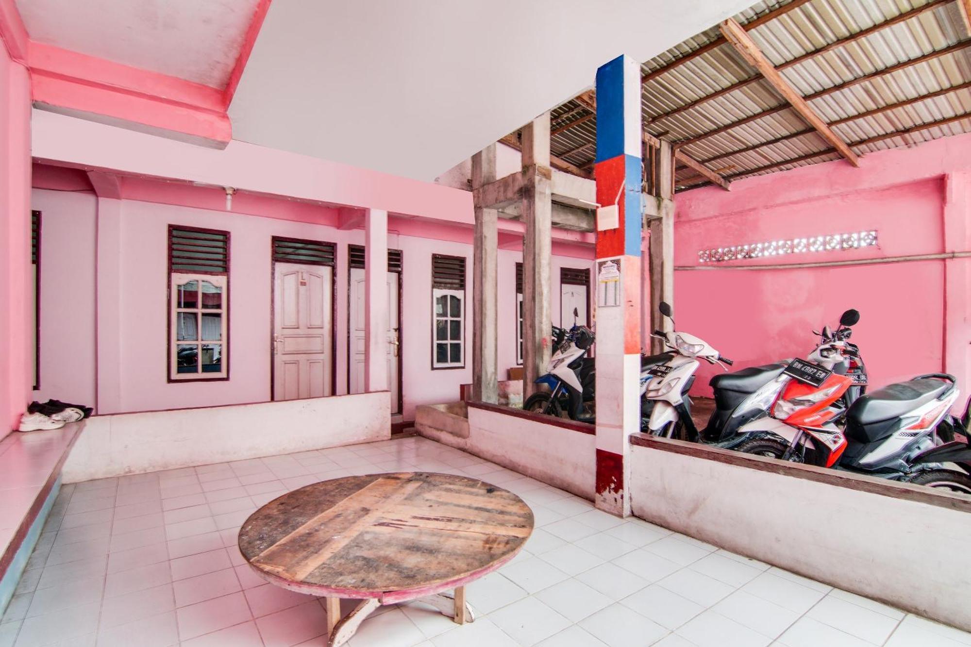 Spot On 91858 Raja Homestay Syariah Pekanbaru Exterior foto